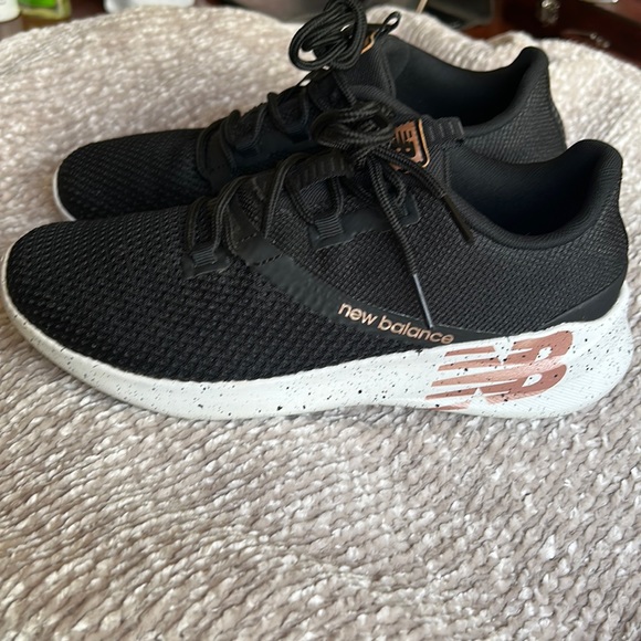 New Balance CUSH+District shoes - women’s size 7.5 - Picture 2 of 11